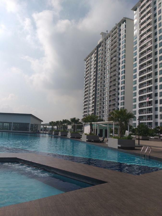 Kempas Indah @ The Secret Garden Homestay Johor Bahru Exterior photo